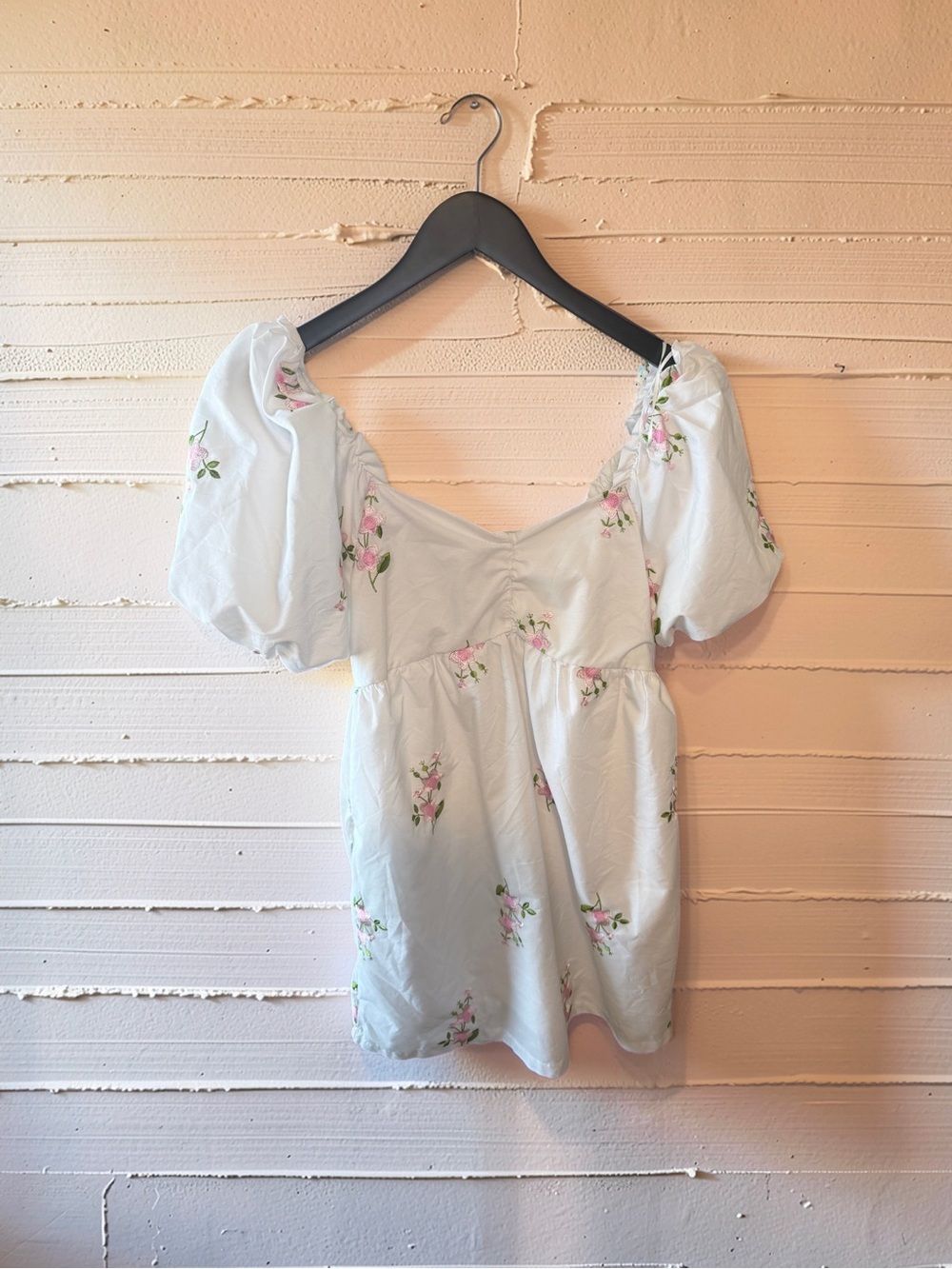Francesca's Collections White Puff-Sleeve Floral Tunic